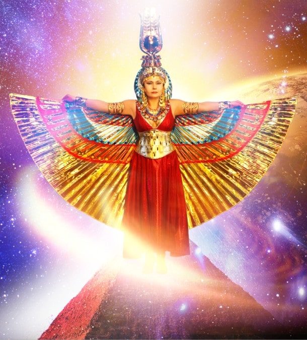 ОНА Стояла на вершине Пирамиды, Крылатая Исида, Матерь Мира, Мария ДЭВИ ХРИСТОС — Всеведающая Белая Освободительница!