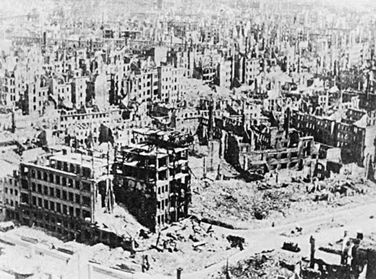 Руины Дрездена, разрушенного англо-американскими бомбардировками