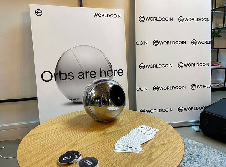 Аппараты «ORB» наносят лазерное начертание. «WORLD ID: 666» Аппараты «ORB» наносят лазерное начертание